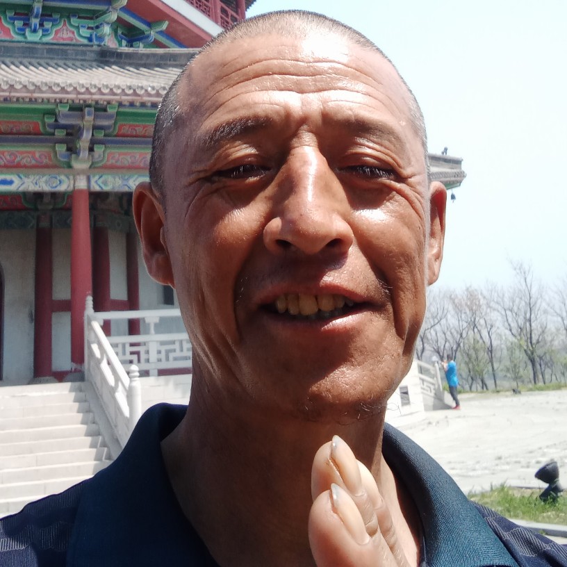 爱情浅吻伶俐的照片