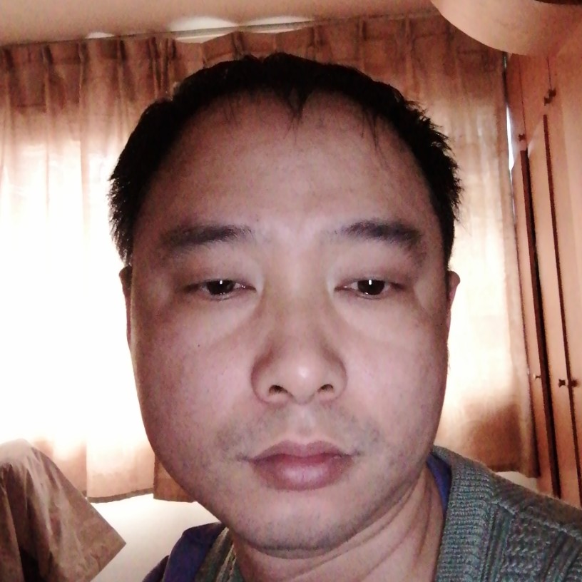 沉静挽手盼望的照片