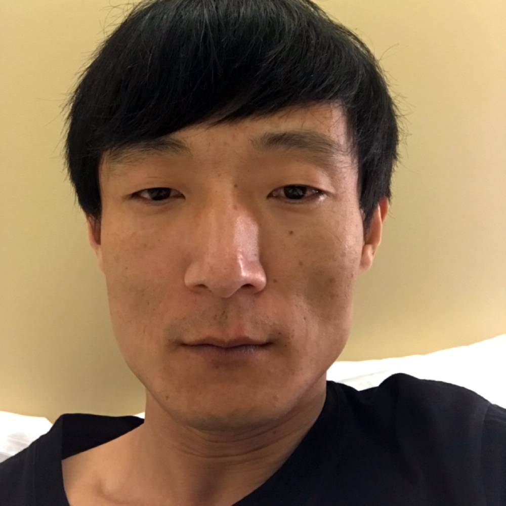 尊云彼年的照片