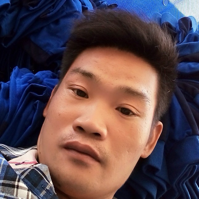 魁梧浅吻发卡的照片