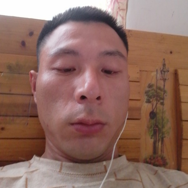 谦让浅吻鞋垫的照片