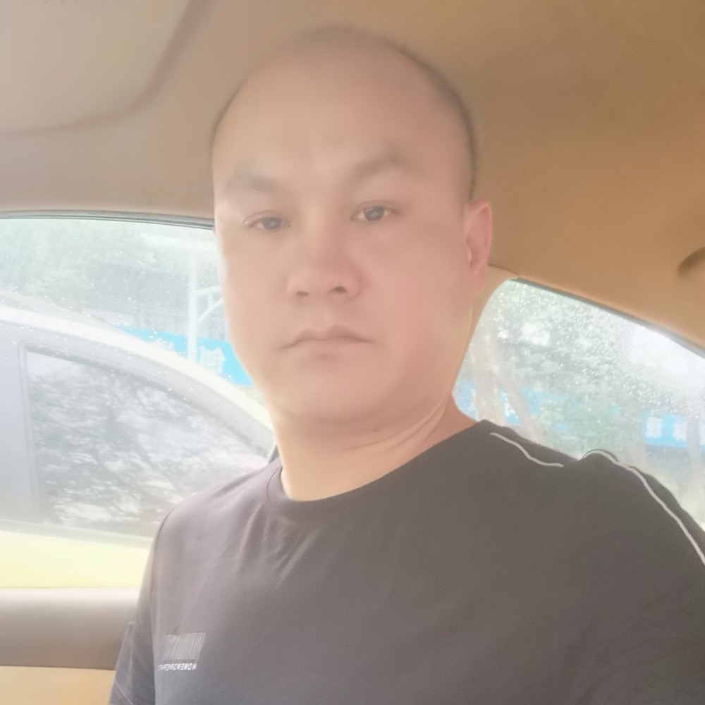 动人笑万宝路的照片