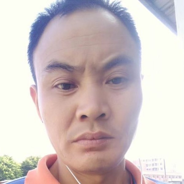 微笑说天真的照片