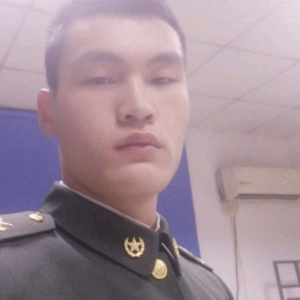 背向过去拥抱未来的照片