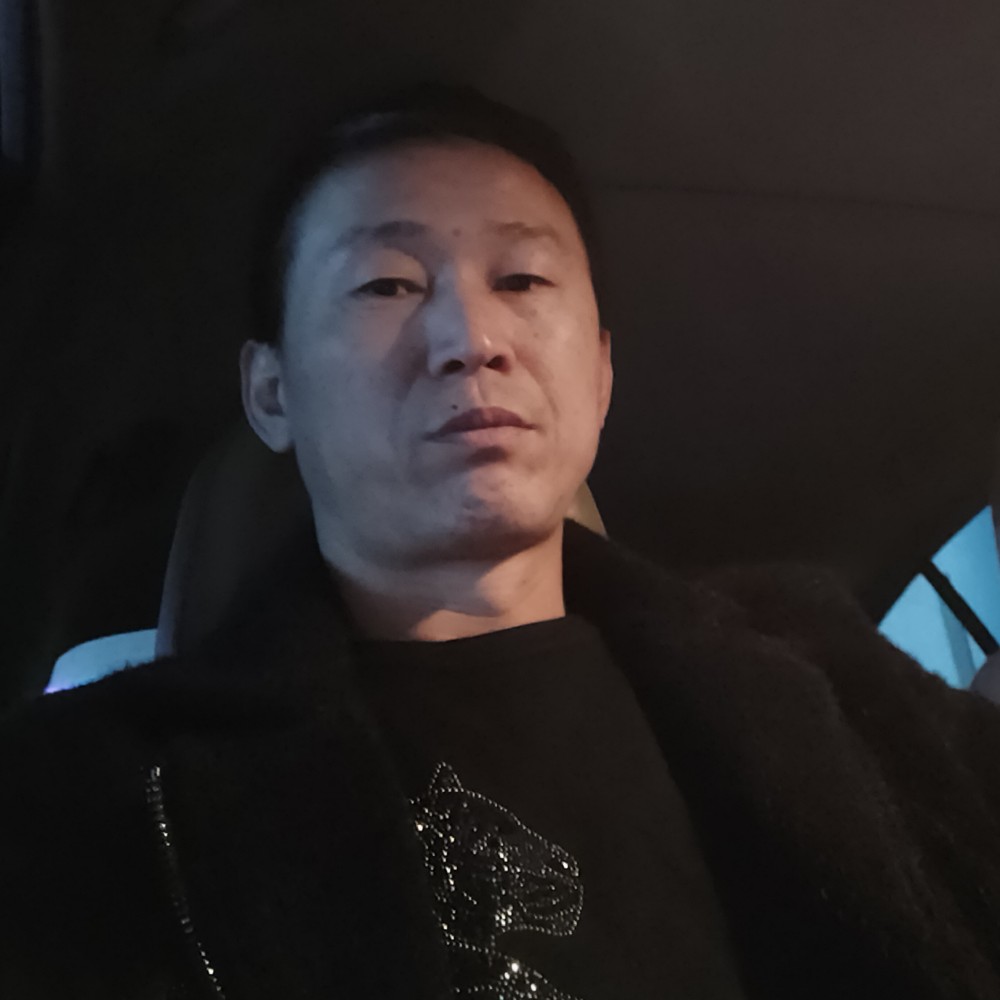 含蓄毛衣张勇的照片