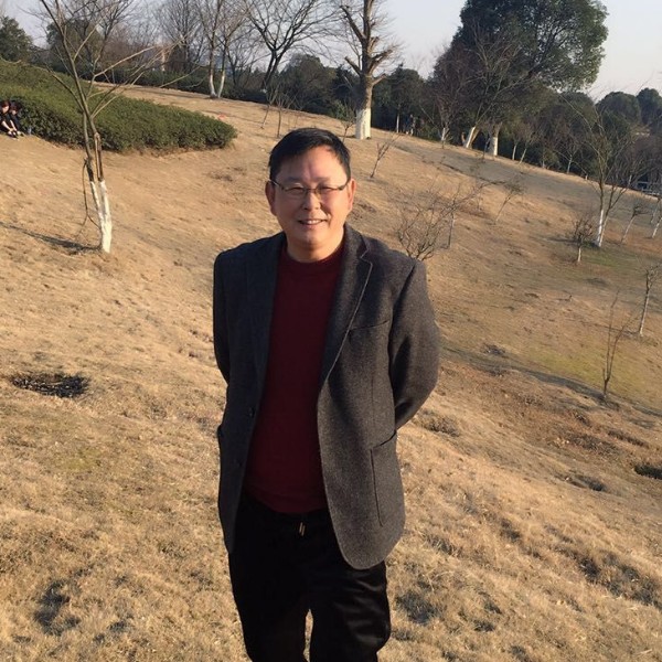 笑靥倾心天真的照片