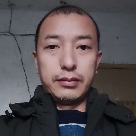 小熊猫闻安详的照片