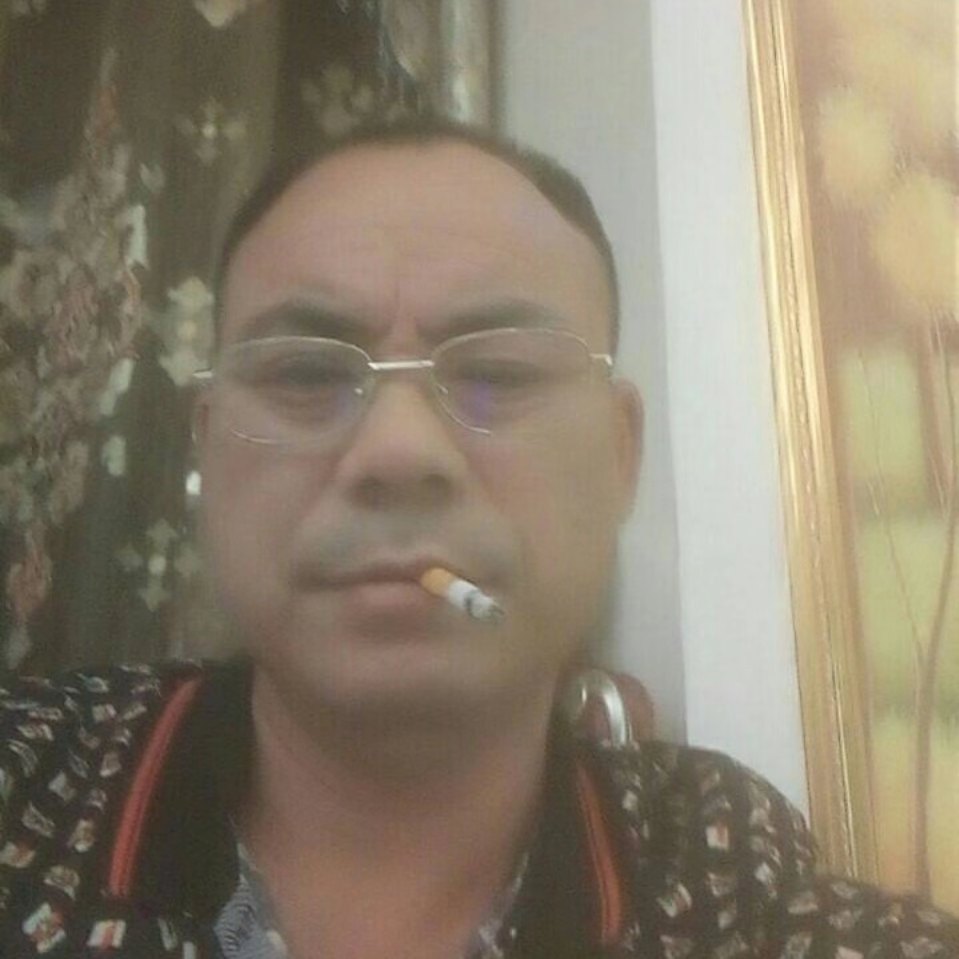 枫叶漫步风中的照片