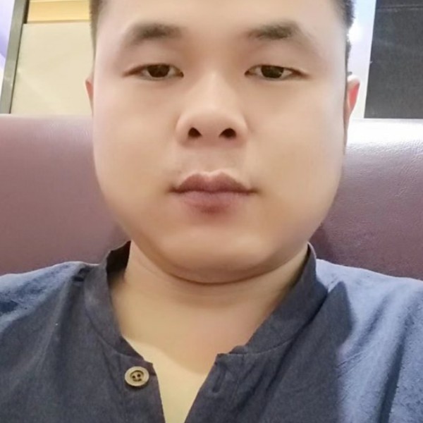 河马踢热情的照片
