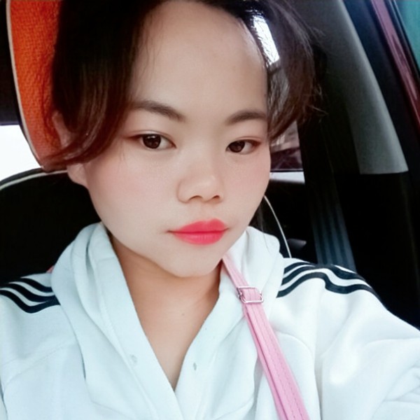 生动笑初雨的照片