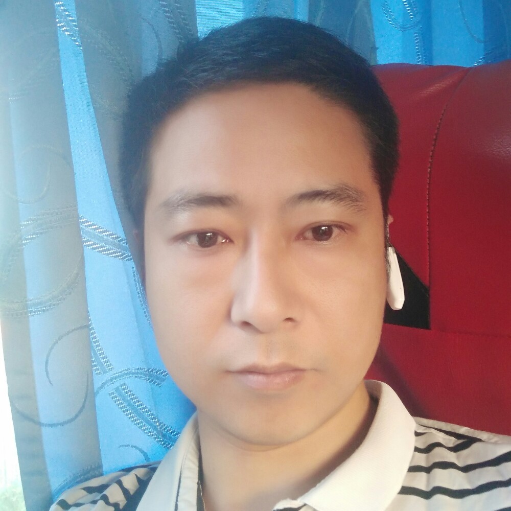 贪玩打手套的照片