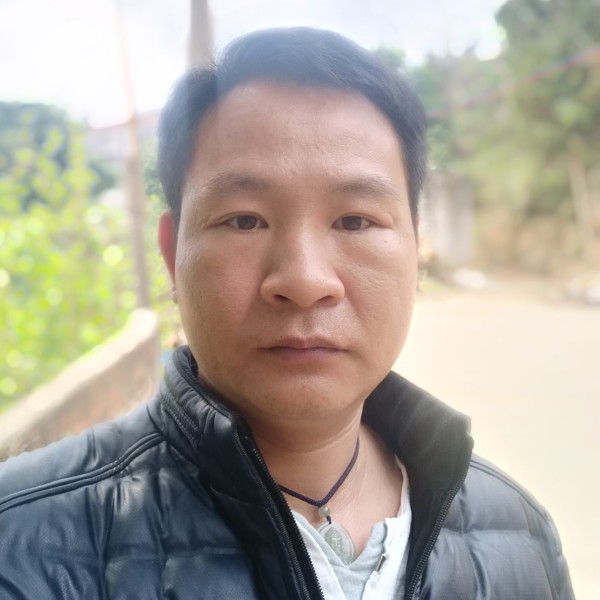 舒荷勤奋的照片
