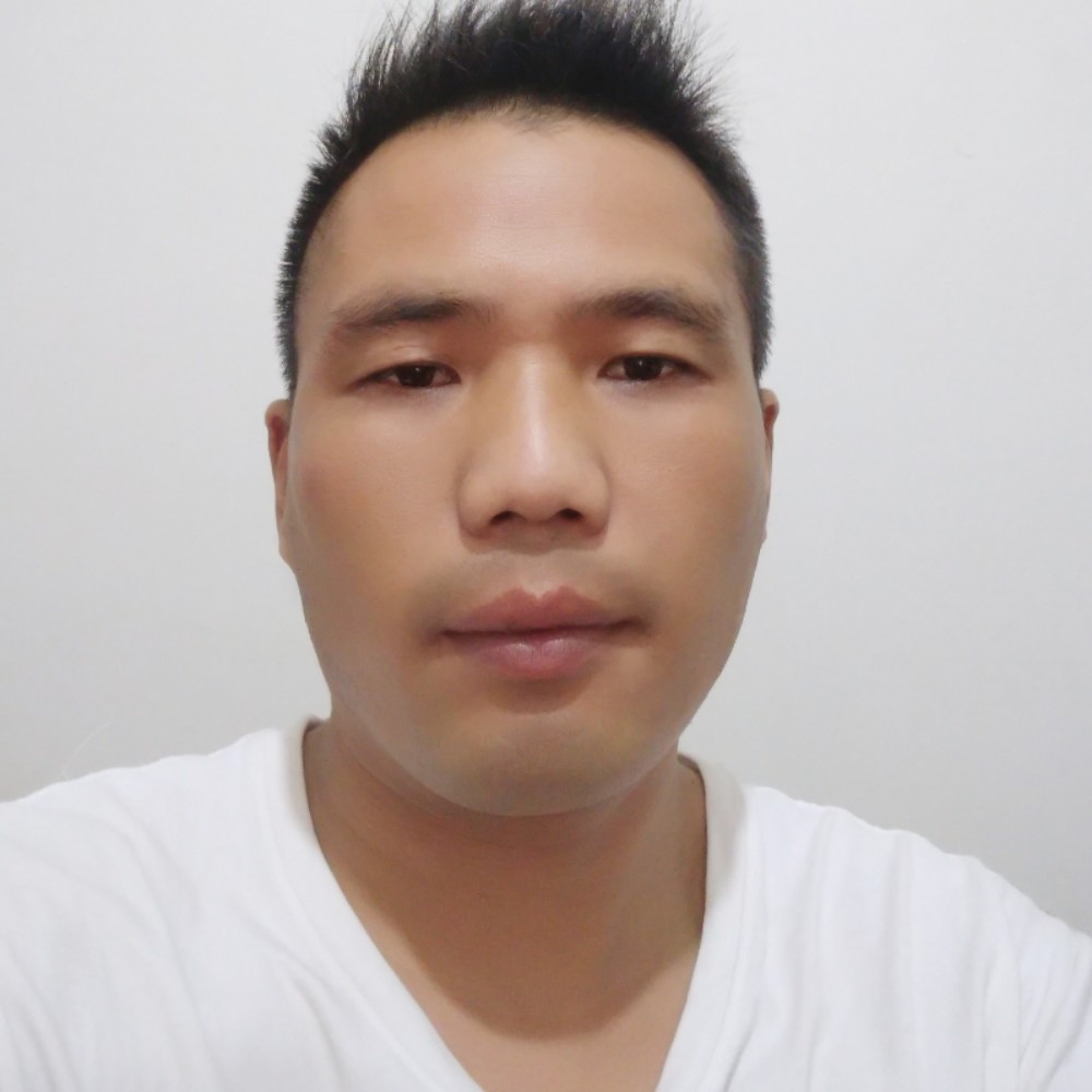 雨滴充当了泪水的照片