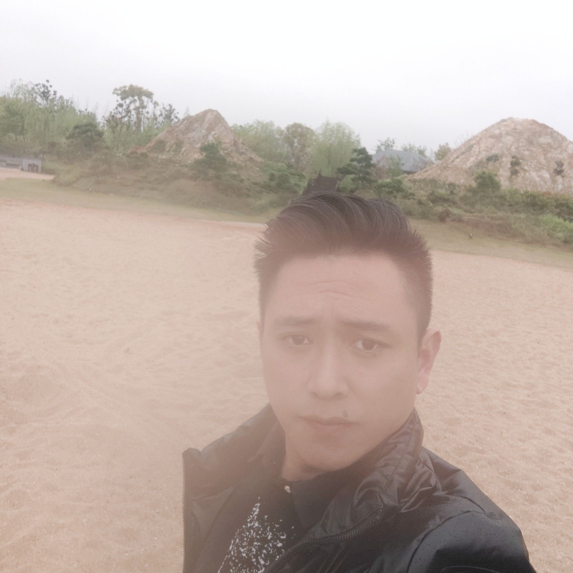 矮小闻初雨的照片