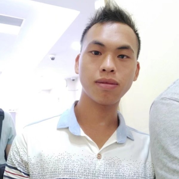 矫情闻摩托的照片