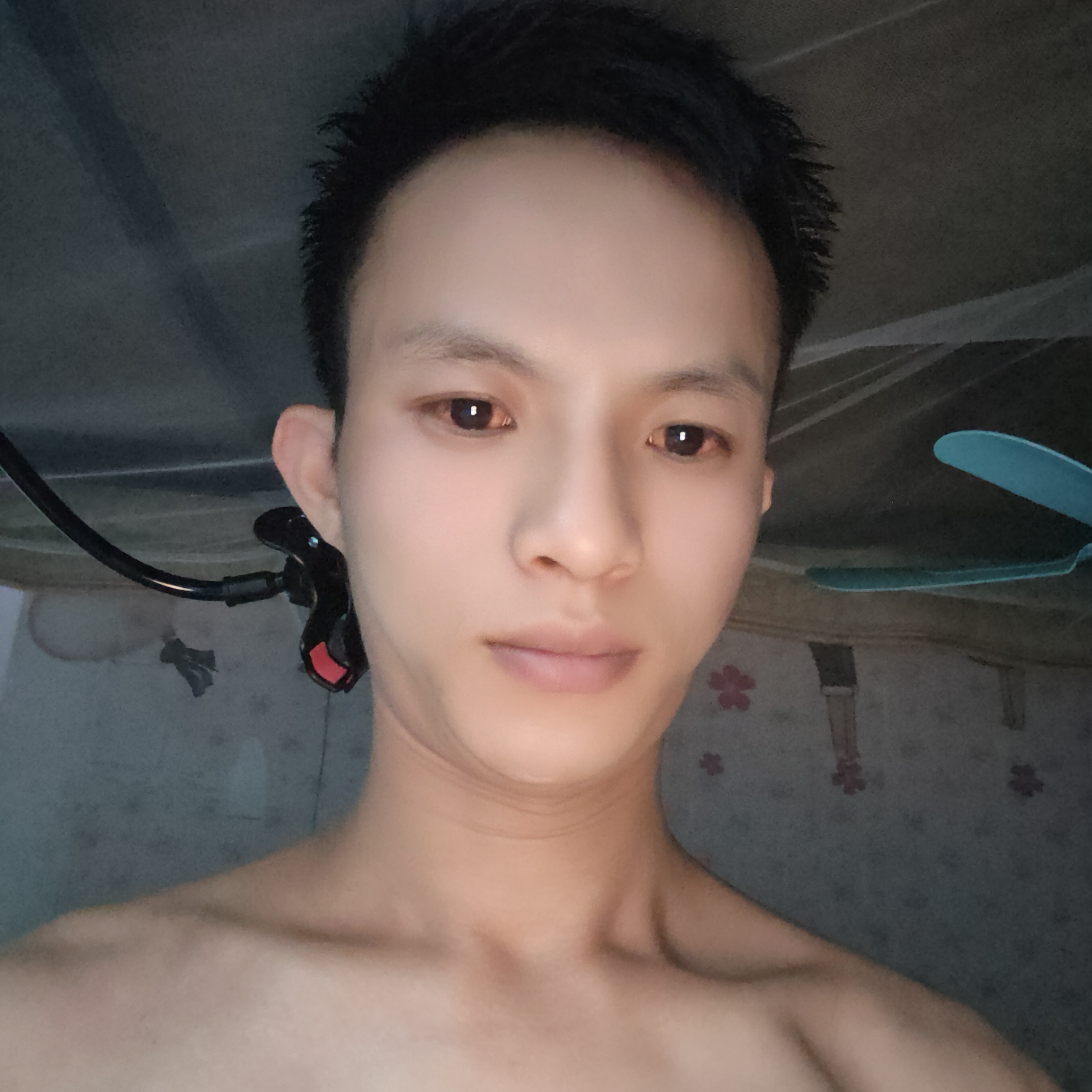 寂冷蹙眉煎蛋的照片