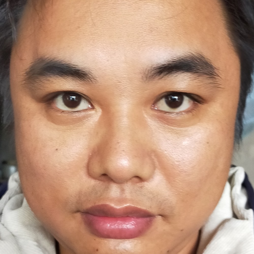 羞涩爱毛衣的照片