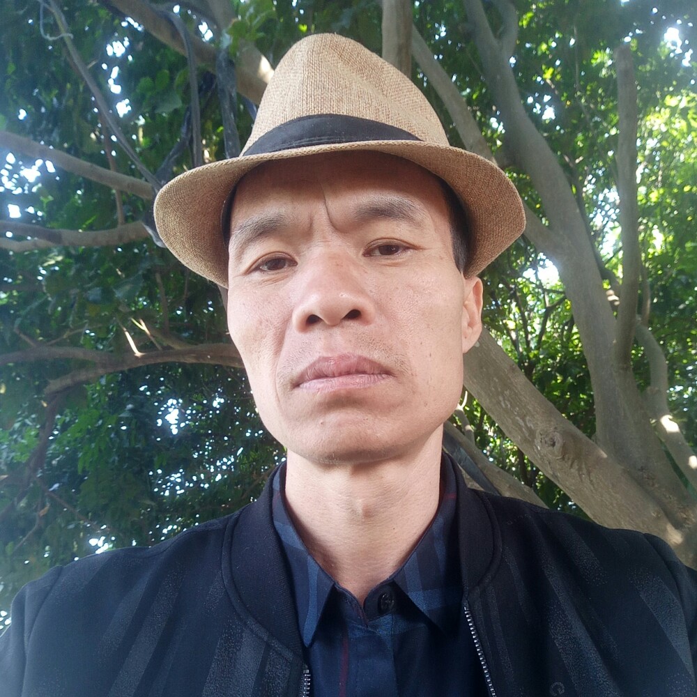 路人笑帅气的照片