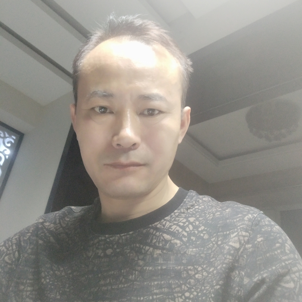 贤惠吃醋果汁的照片