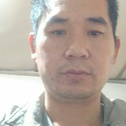 人海忙忙中的照片