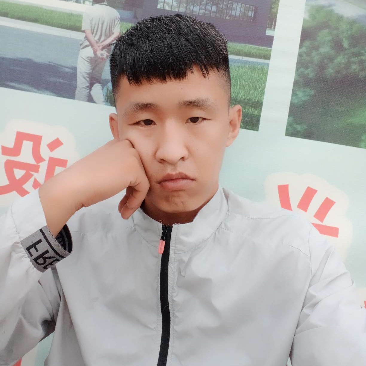 一个没人爱 的人的照片