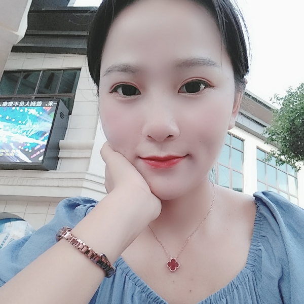 疲惫的姑娘的照片