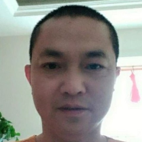 潇洒踢手机的照片
