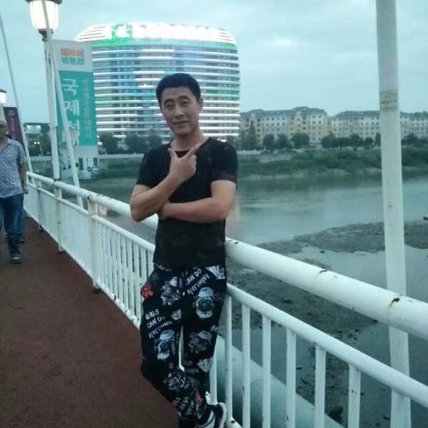玫瑰闻迷路的照片