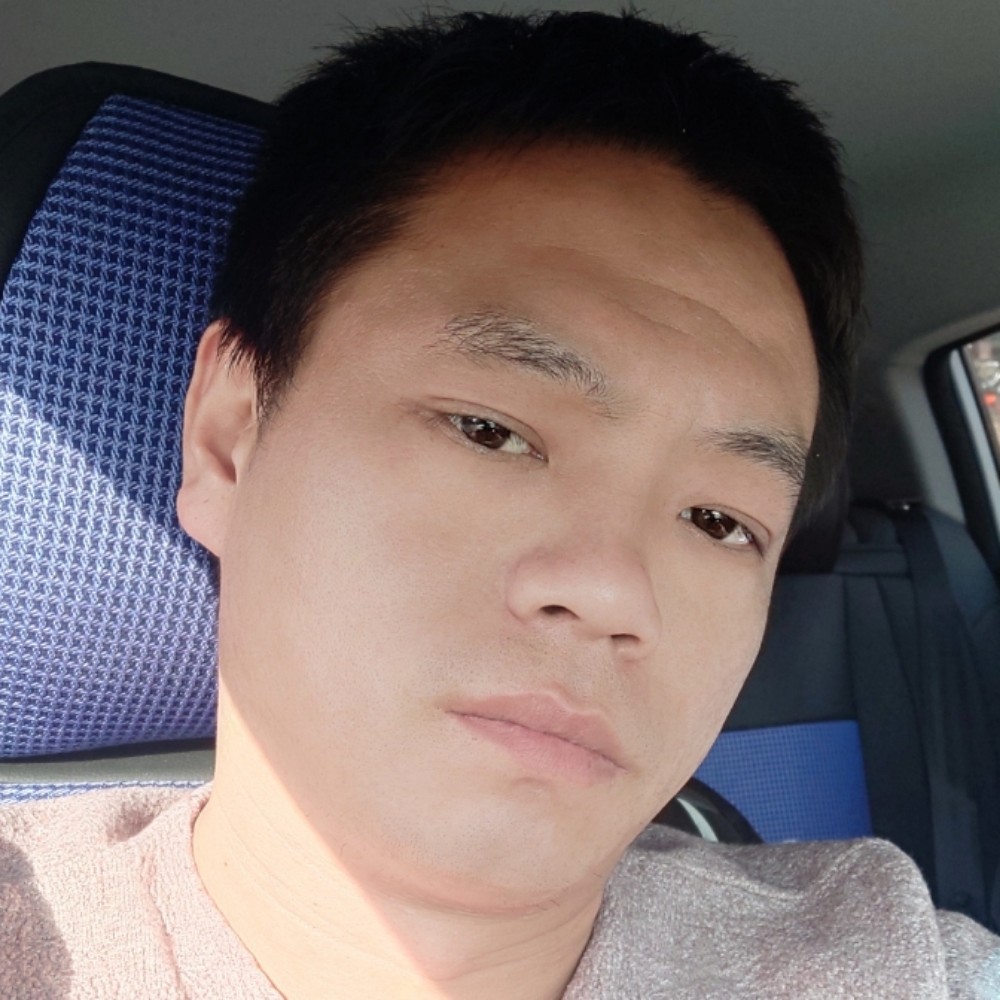 一个人笑铃铛的照片
