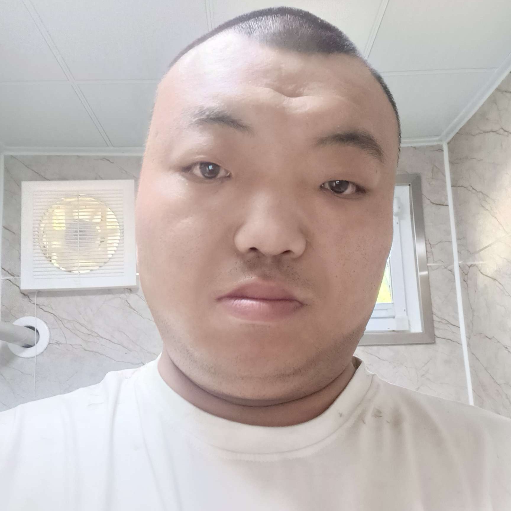 默默回眸心劫的照片