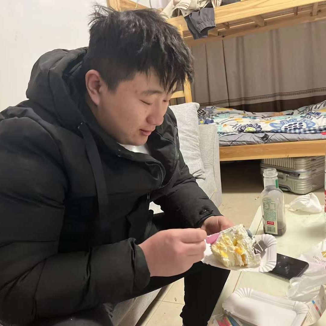 石头闻虚拟的照片