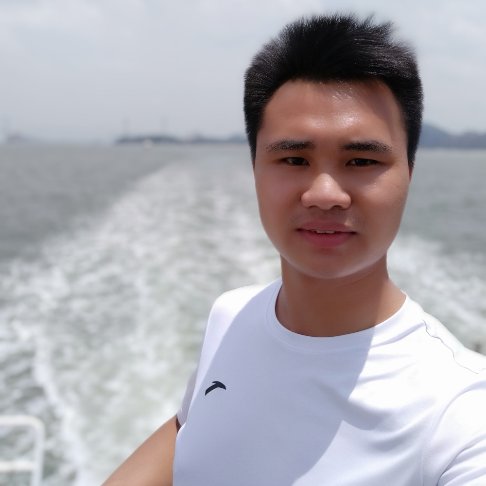 萝莉深拥迷茫的照片