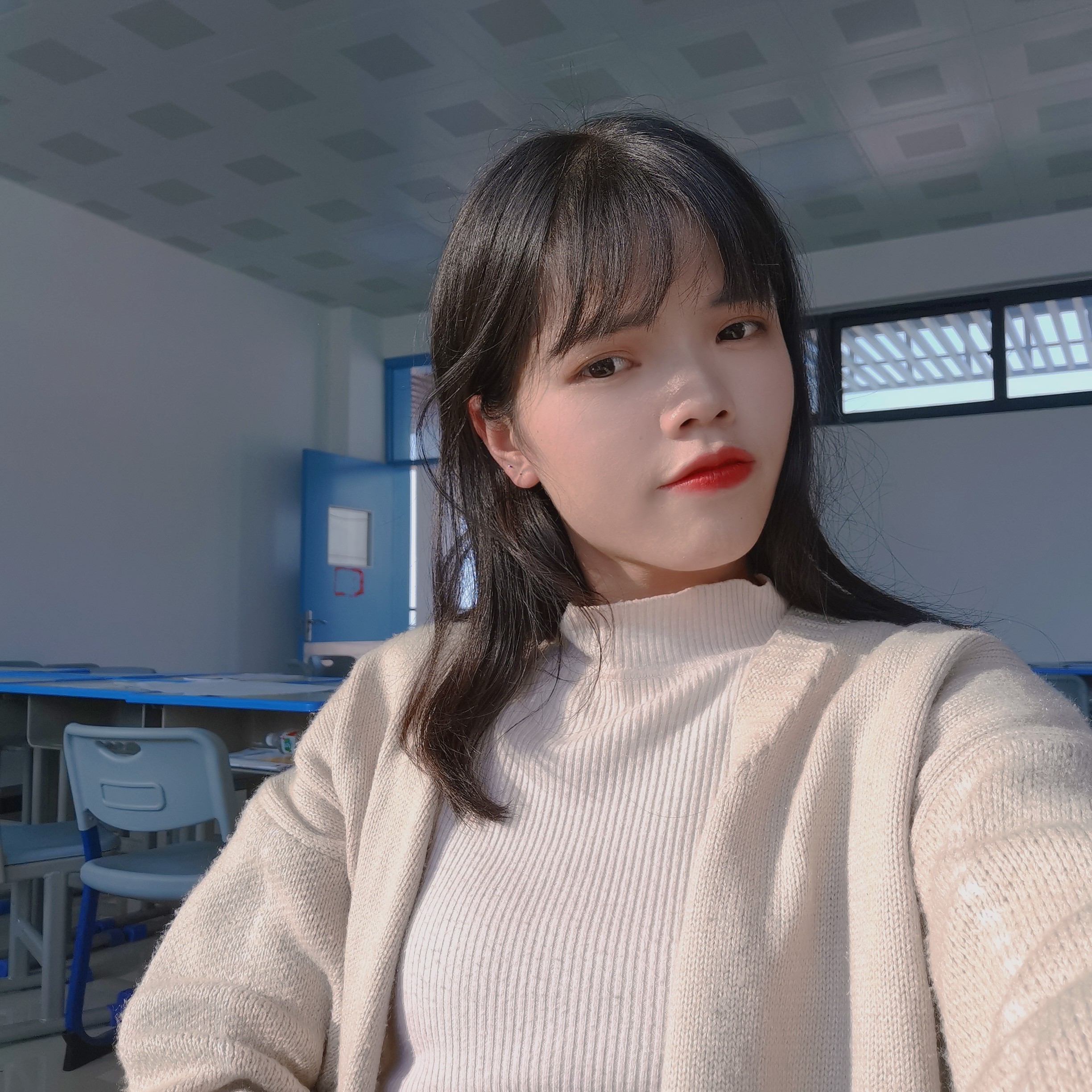 清秀的衬衫的照片