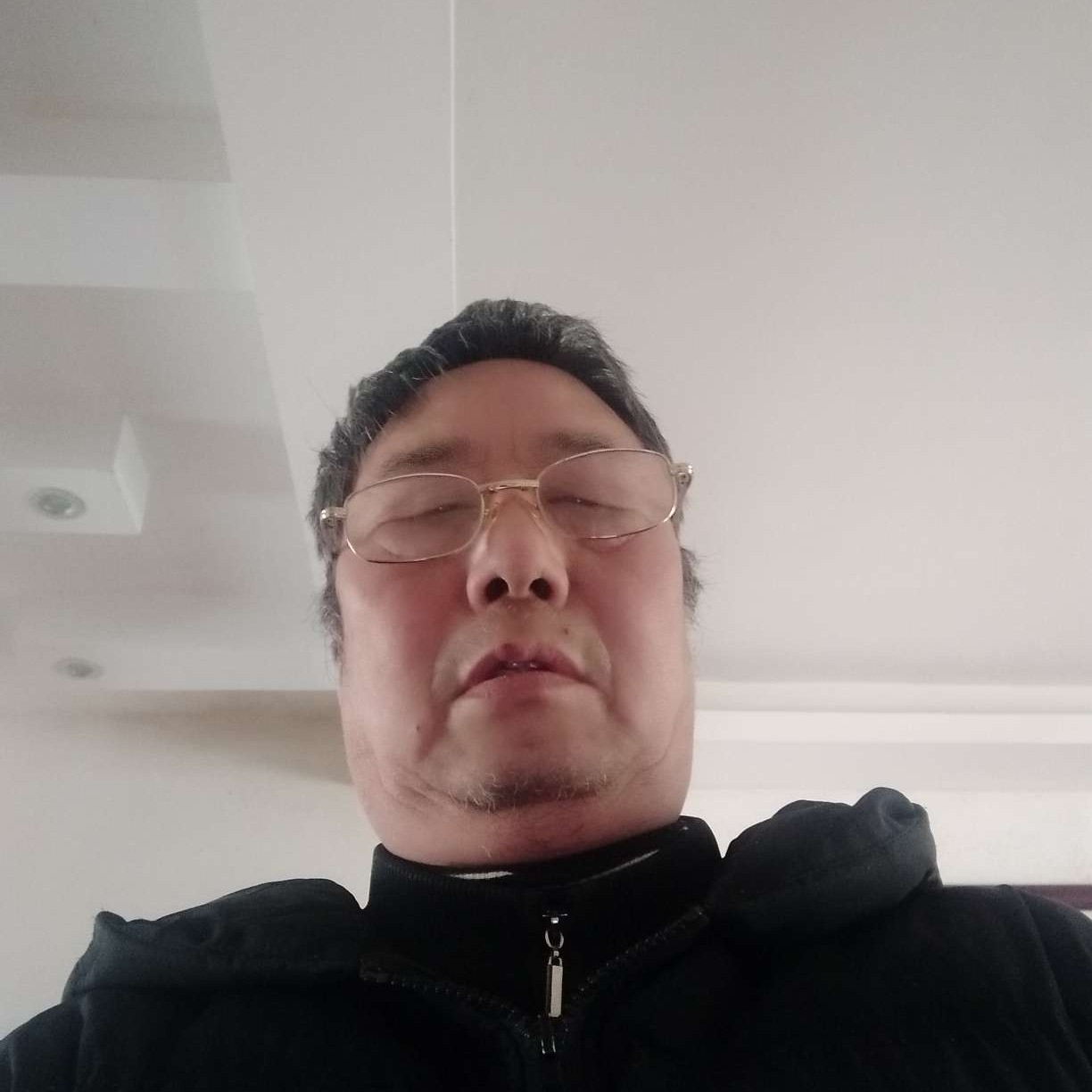 健壮踢大炮的照片