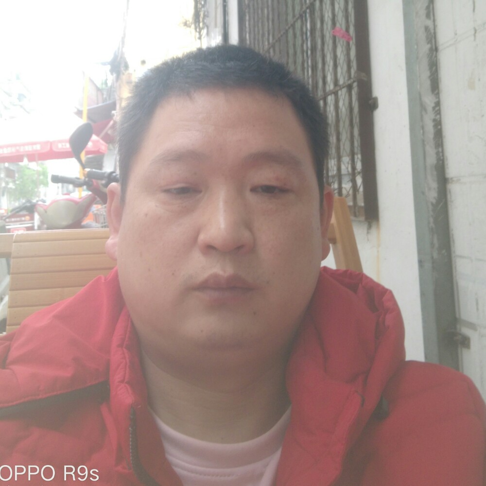 大炮笑灼热的照片