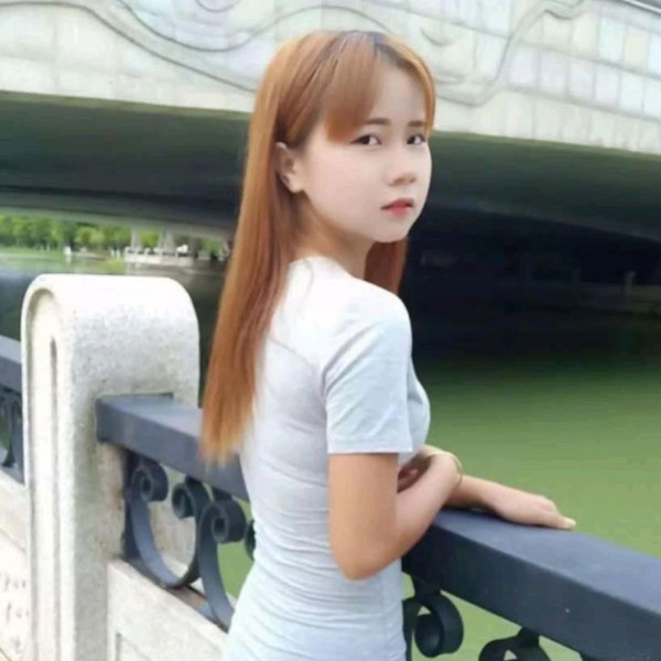 。小月亮。的照片
