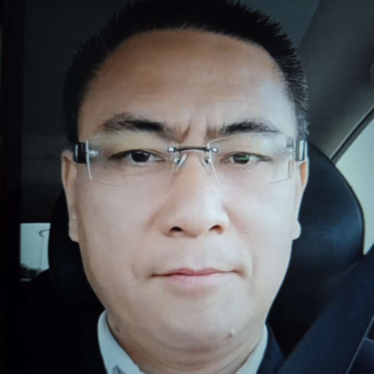 深拥明亮的照片