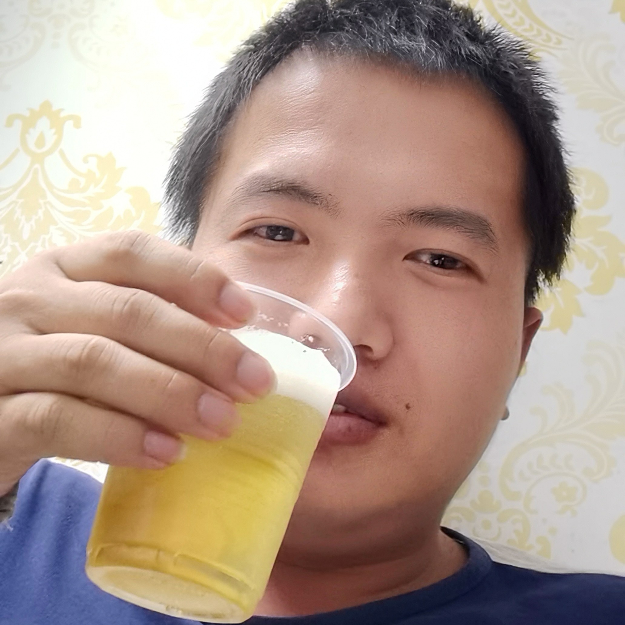 苗族杨哥的照片