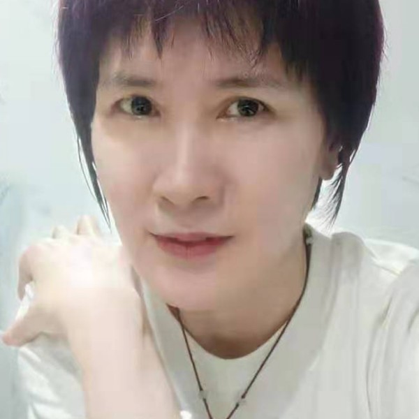 盈盈一笑而过的照片