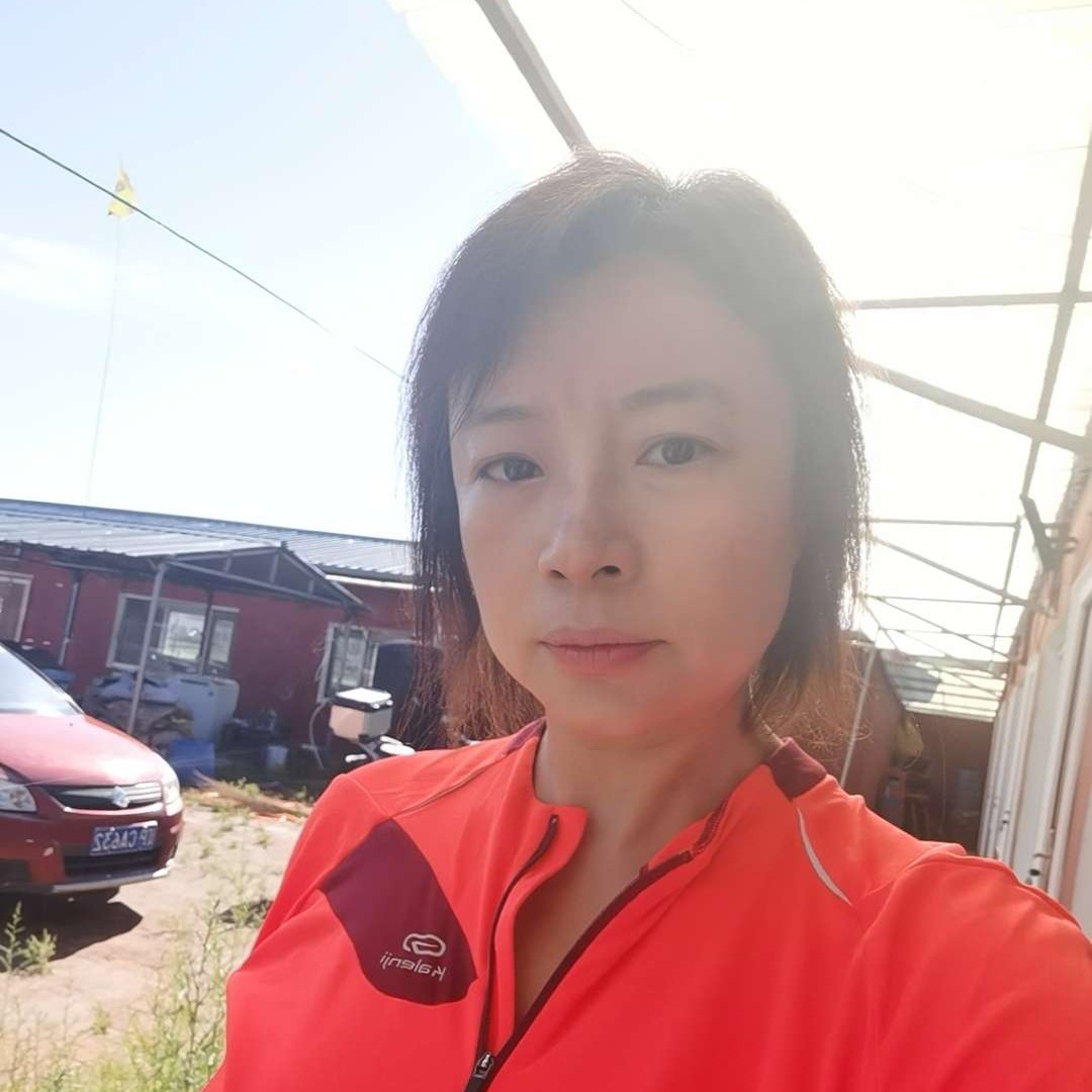 牵只蜗牛的照片