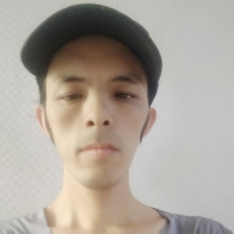 现代回眸白云的照片