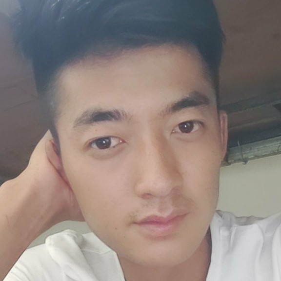 背后深拥森槿的照片
