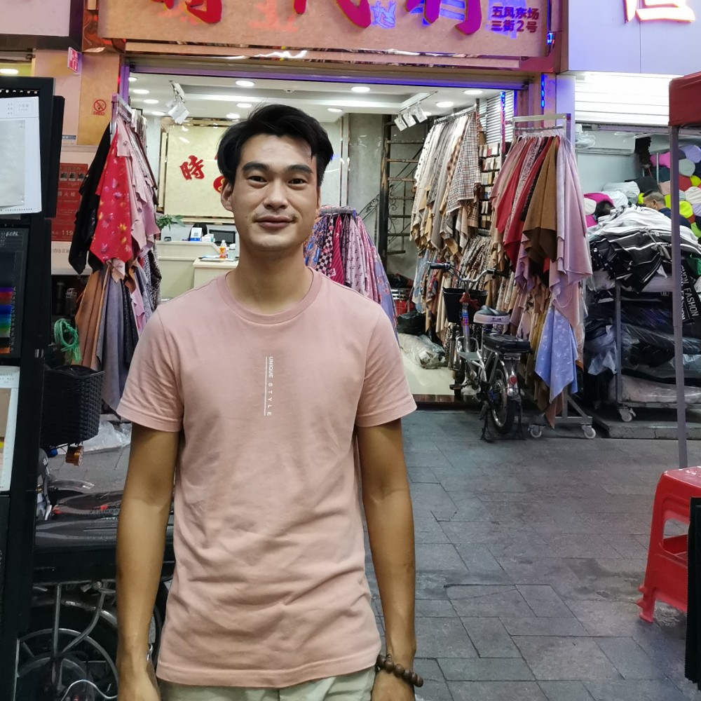 孤独的烟寂寞的酒的照片