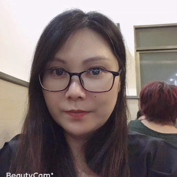蜻蜓等于专注的照片