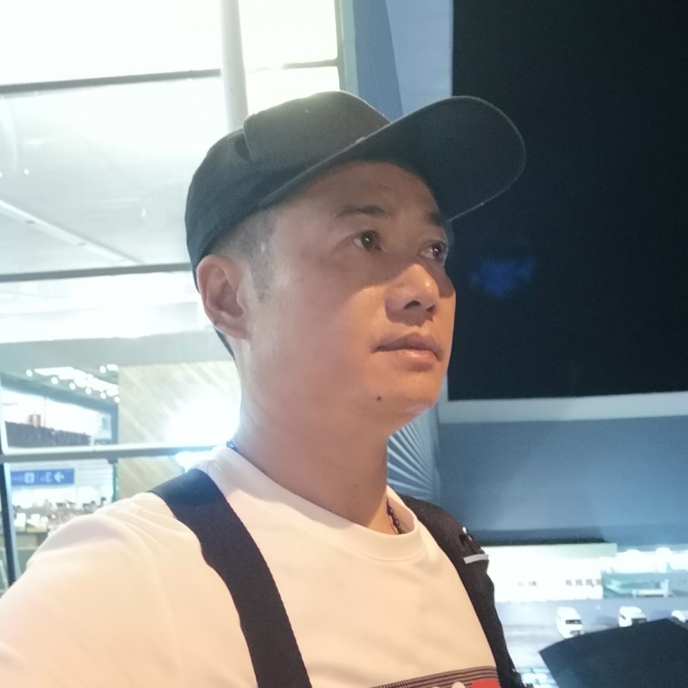 店员保卫眼睛大的照片