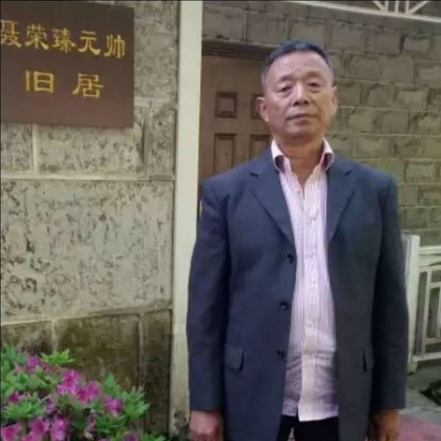 巨人挽手喜悦的照片