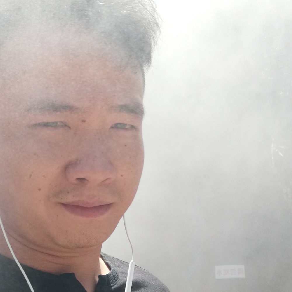 虚心浅吻的照片