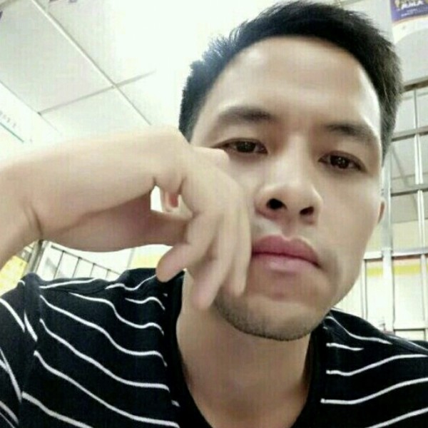 云朵斑驳的照片