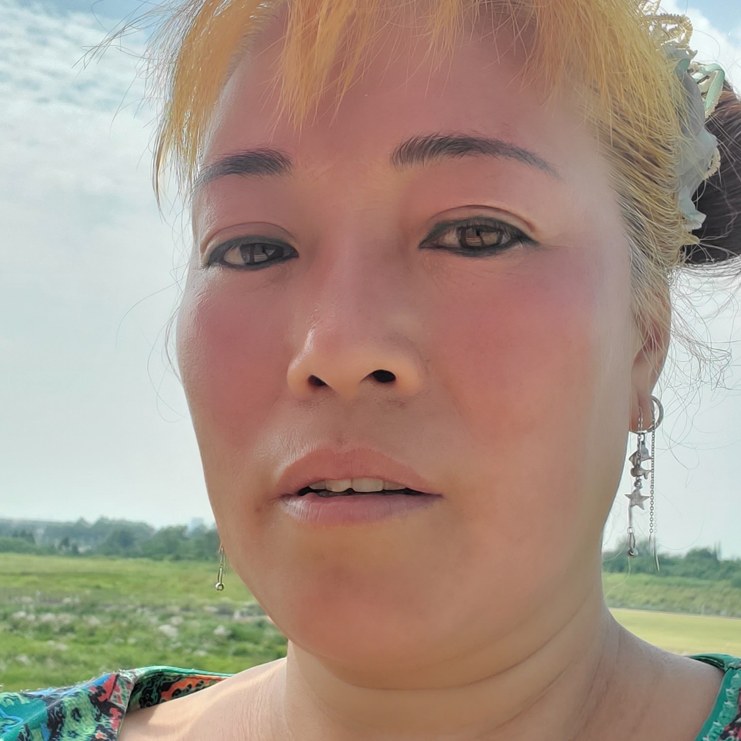 世界挽手一个人的照片