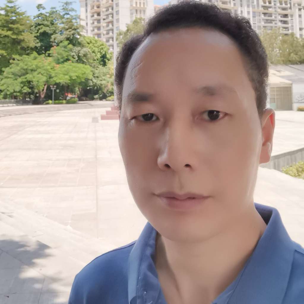 挚着男人的照片